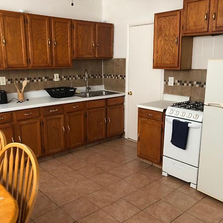 Private 2 Bedroom And 1 Bathroom House In A Quiet Area And Convenient To Nyc Bus And Train Perth Amboy Exterior photo